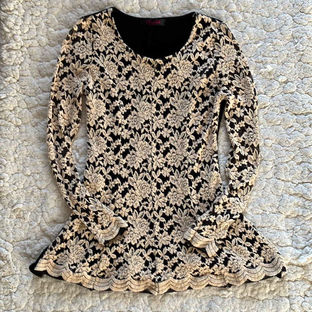Ruidiya beige floral lace long sleeve blouse